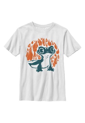 Camiseta de algodón blanca con un diseño de rana de dibujos animados turquesa y grandes ojos, rodeada de patrones de llamas naranjas. Corte regular, mangas cortas.