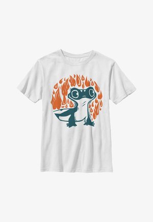 T-shirt in cotone bianco con un design di un rana cartoon turchese con grandi occhi, circondato da motivi di fiamme arancioni. Vestibilità regolare, maniche corte.