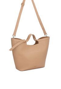 Borsa a spalla in pelle beige con ampia apertura, manici superiori doppi e tracolla staccabile. Texture liscia senza motivi visibili.