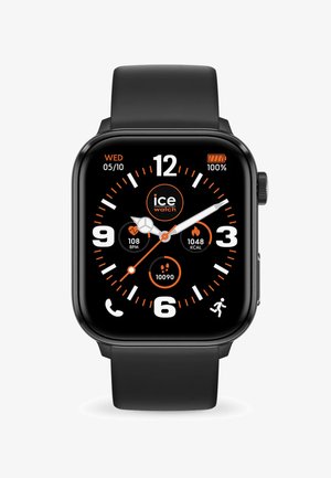 Schwarze digitale Smartwatch mit quadratischem Zifferblatt, ausgestattet mit einem orange-weißen Display. Zeigt Datum, Herzfrequenz, verbrannte Kalorien und Schrittzahl an.