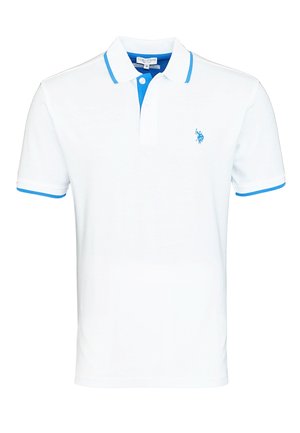 Tricou polo alb cu detalii albastre la guler și la mâneci. Prezintă o deschidere cu două nasturi și un mic logo brodat albastru pe partea stângă a pieptului.