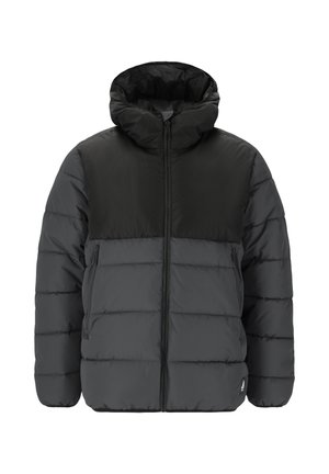 Svart pufferjacka med blixtlås fram, huva och horisontell quiltad design. Inkluderar två sidfickor och en liten logotypdetalj.