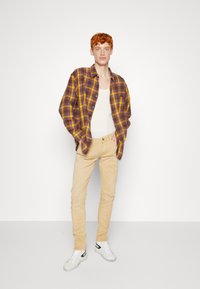 Diesel SLEENKER - Uske traperice - beige