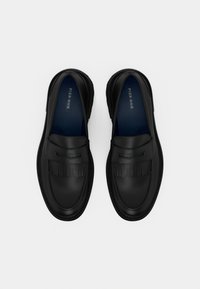 Pier One Έξυπνα slip-on παπούτσια - black