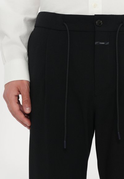 CLOSED VIGO TAPERED - Chinos tipa bikses - dark night