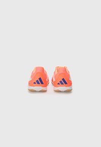 adidas Performance PREDATOR CLUB IN SALA - Botines de fútbol sala - signal coral/white/beam orange