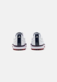 adidas Golf MODERN CLASSIC 80 SPIKELESS - Golfskor - footwear white/collegiate navy/better scarlet