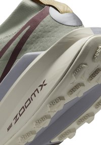 Nike Performance ZOOMX ZEGAMA 2 jasnozielony