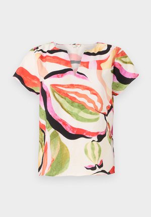 Blouse à manches courtes en tissu léger, avec un col en V et un motif de feuilles coloré dans des teintes de rose, rouge, vert et noir.