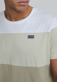 Blend BHTee - Apdrukāts T-krekls - oyster gray