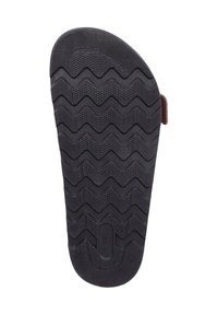 Sole di sandalo in gomma nera con un motivo a zigzag per una maggiore aderenza, con un logo del marchio impresso al centro e una cintura in pelle marrone.