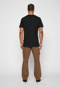 Mister Tee SKULL ONE LINE TEE - Apdrukāts T-krekls - black