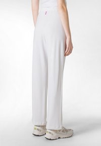 Deha Broek - white