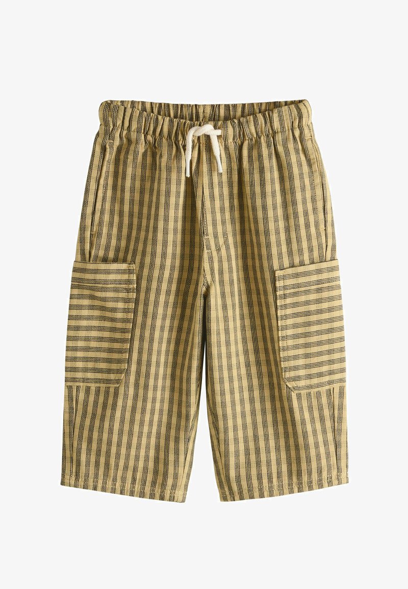 Pantalones cortos hasta la rodilla a rayas beige y negras con cintura elástica, cordón blanco y bolsillos parche en cada lado.