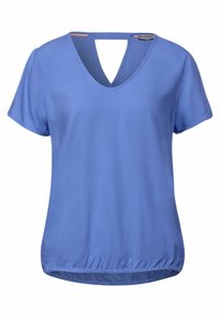 Blusa azzurro chiaro a maniche corte, scollatura a V con un'apertura sul retro, orlo elastico, texture liscia e vestibilità rilassata.