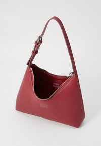 Tommy Jeans MUST SHOULDER BAG - Handtas - rustic cherry