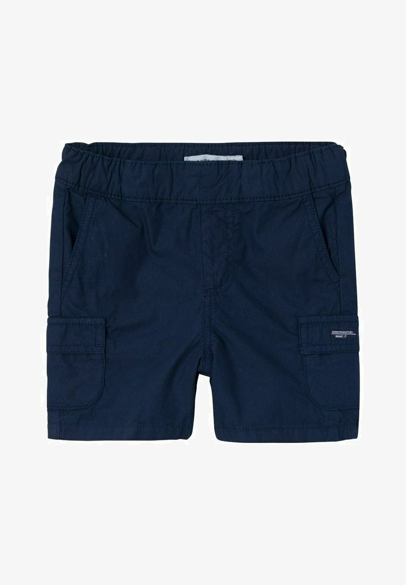 Pantalones cortos azul marino de tejido ligero, con una cinturilla elástica, dos bolsillos laterales y un bolsillo cargo. Textura suave.