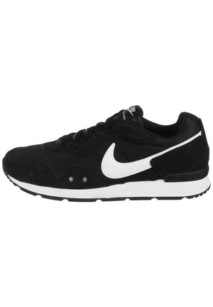 NIKE VENTURE RUNNER - Sneakers basse - black/white