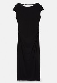 Robe noire ajustée longueur genou avec manches courtes, encolure ronde et fronces subtiles sur les côtés.