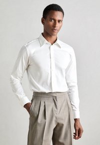 Esprit Chemise classique - white