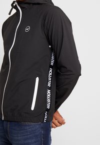 Hollister Co. Tunn jacka - black