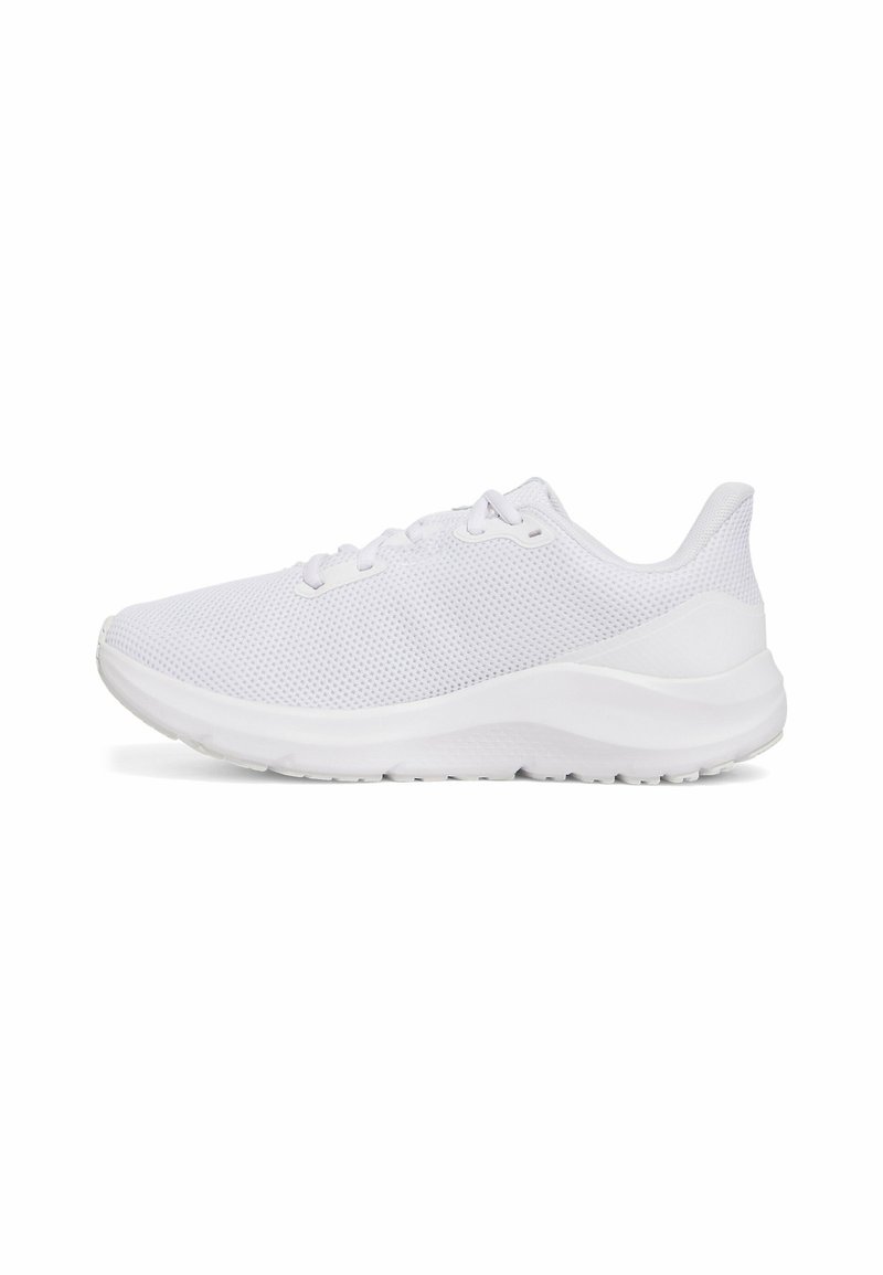 Baskets de sport blanches avec une tige en mesh, semelle courbée et accents texturés. Caractéristiques : bout arrondi et système de laçage discret.