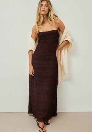 NA-KD, SMOCKED RUFFLE MAXI DRESS - Maksikleit - brown