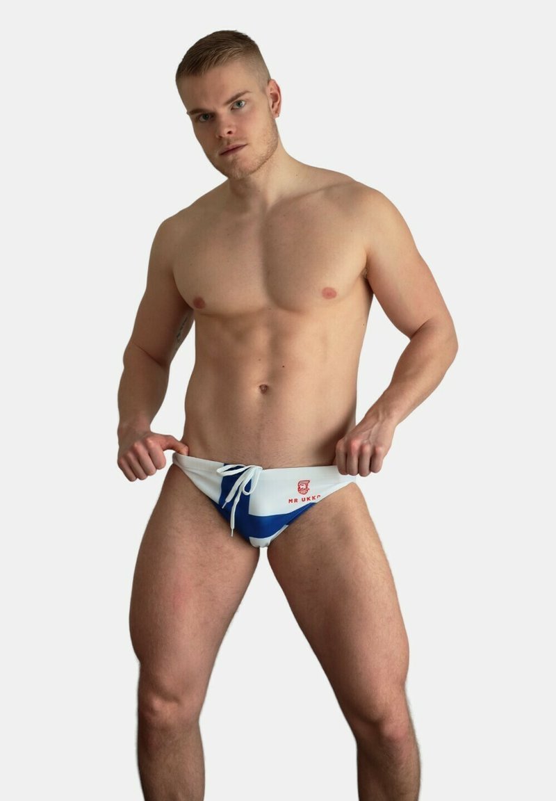 Weiße Badehose mit blauen Akzenten und einer Kordel. Auf der Vorderseite befindet sich ein Logo. Entworfen für eine enganliegende Passform.