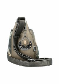 Kleine Handtasche aus strukturiertem grauen Kunstleder mit buntem Grafikdruck. Verfügt über einen abnehmbaren silbernen Anhänger und einen verstellbaren Tragegurt.