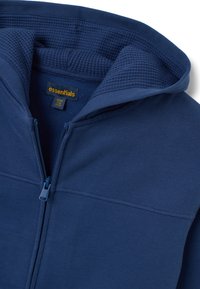 Sudadera con cremallera en azul marino con un forro texturizado en la capucha, que presenta una tela suave, una costura vertical en el pecho y una etiqueta de logo en el interior.