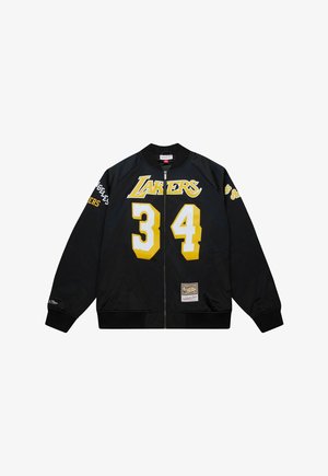 Schwarze Bomberjacke mit gelber "LAKERS"-Aufschrift, der Nummer "34", elastischen Bündchen und einem Etikett am Saum. Glatte Textur und Reißverschluss.