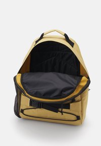 Carhartt WIP KICKFLIP BACKPACK UNISEX - Rygsække - bourbon