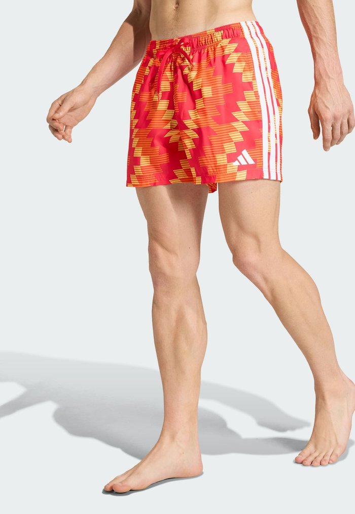 adidas SPORTSWEAR FOOTBALL-INSPIRED GRAPHIC SWIM SHORTS 5 INCH - Swimming shorts - ice tangerine white