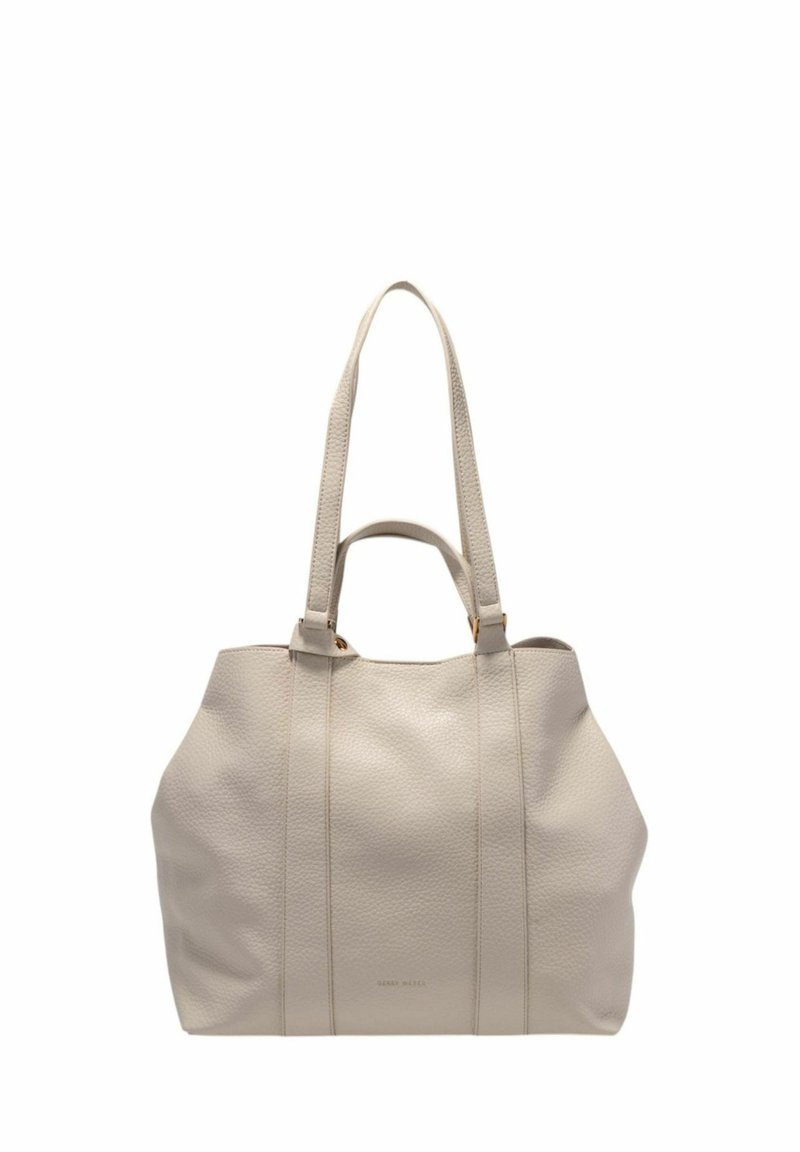 Sac fourre-tout en cuir beige texturé avec deux longues poignées et deux courtes, coutures verticales et logo de marque subtil au centre avant.