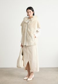 Marc Cain Winterjacke - smoke