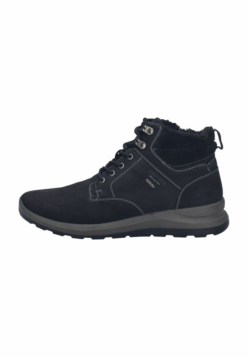 Botas de tobillo de ante negro con un cuello acolchado, ojales metálicos para los cordones y una suela de goma con un diseño texturizado para un mejor agarre.