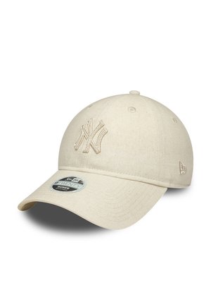 Casquette de baseball beige structurée avec logo brodé à l'avant, visière incurvée et sangle réglable à l'arrière.