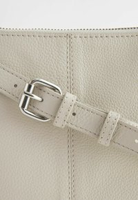Next POCKET MESSENGER - REGULAR FIT - Rankinė per petį - bone