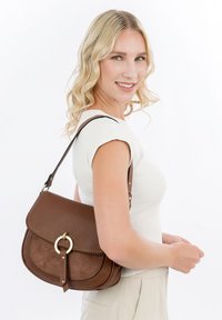 Tamaris CARO - Handtasche - cognac