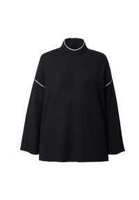 Maglione nero a maniche lunghe con collo alto, vestibilità ampia e dettagli in piping bianco lungo il colletto e le maniche superiori su sfondo bianco.