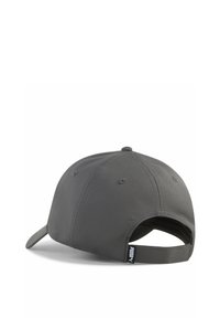 Grå baseballcap med en buet skygge, tekstureret stof, ventilationshuller og en justerbar rem med et mærke på bagsiden.