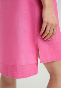 s.Oliver V AUSSCHNITT - Blusenkleid - pink