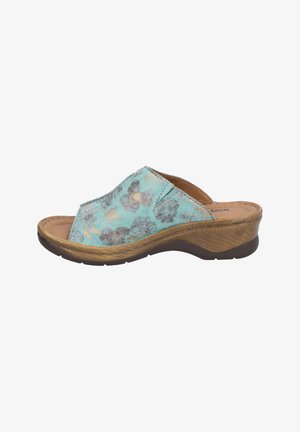 Sandalini slip-on color acquamarina con motivo floreale texturizzato, dotati di un tacco a zeppa marrone e una soletta imbottita per il comfort.