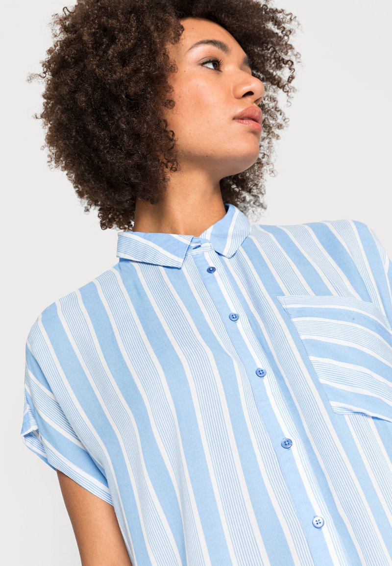 Damen Kleider | Kaffe KAHANA LONG SHIRT Hemdbluse blue/chalk stripes/blau - ZB63195 Damen Kleider | Kaffe KAHANA LONG SHIRT Hemdbluse blue/chalk stripes/blau - ZB63195