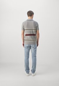 INDICODE JEANS PITTSBURG jasnoniebieski denim