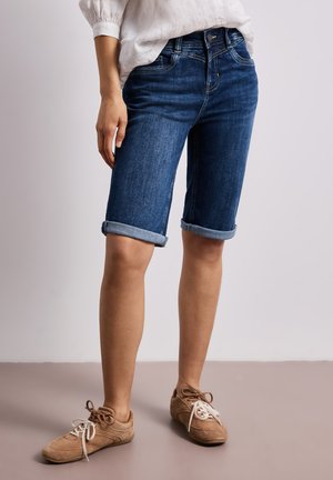 Street One SLIM LEG BERMUDA MIT TURN-UP-DETAIL - Short en jean - dark blue authentic wash