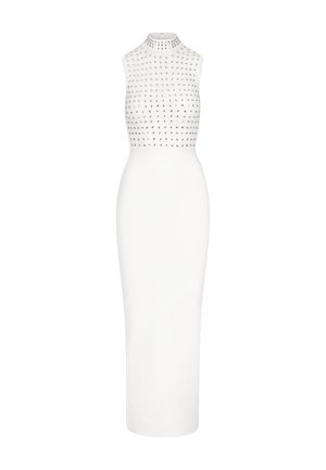 Hvid kjole med høj hals og tætsiddende silhuet. Øverste sektion har sølvnitter i et gittermønster. Elegante ankel-længde design.