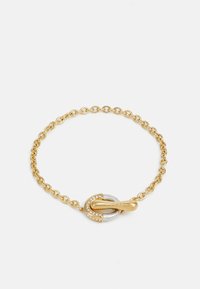 Goldene Kettenarmband mit einem Toggle-Verschluss, verziert mit einem silbernen Akzent und klaren Strasssteinen für Details. Runde Glieder durchgehend.