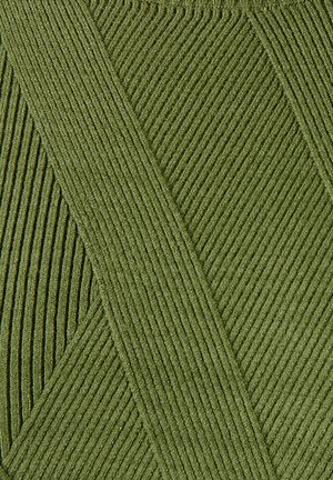 Tissu côtelé vert olive avec des lignes texturées diagonales et un motif légèrement en relief, créant de la profondeur visuelle et de l'intérêt.