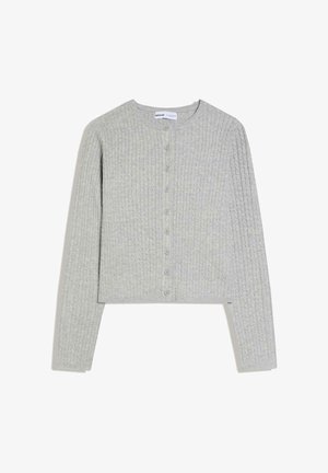 Svetlo sivi pleteni jopič z dolgoimi rokavi in gumbi spredaj, z okrolim izrezom in rahlo skrajšanim krojem.